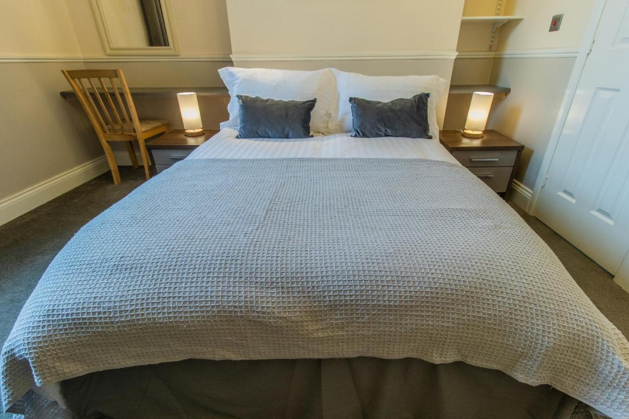 Dwellcome Home Ltd Spacious 8 Ensuite Bedroom Townhouse - See Our Site For Assurance 南希尔兹 外观 照片
